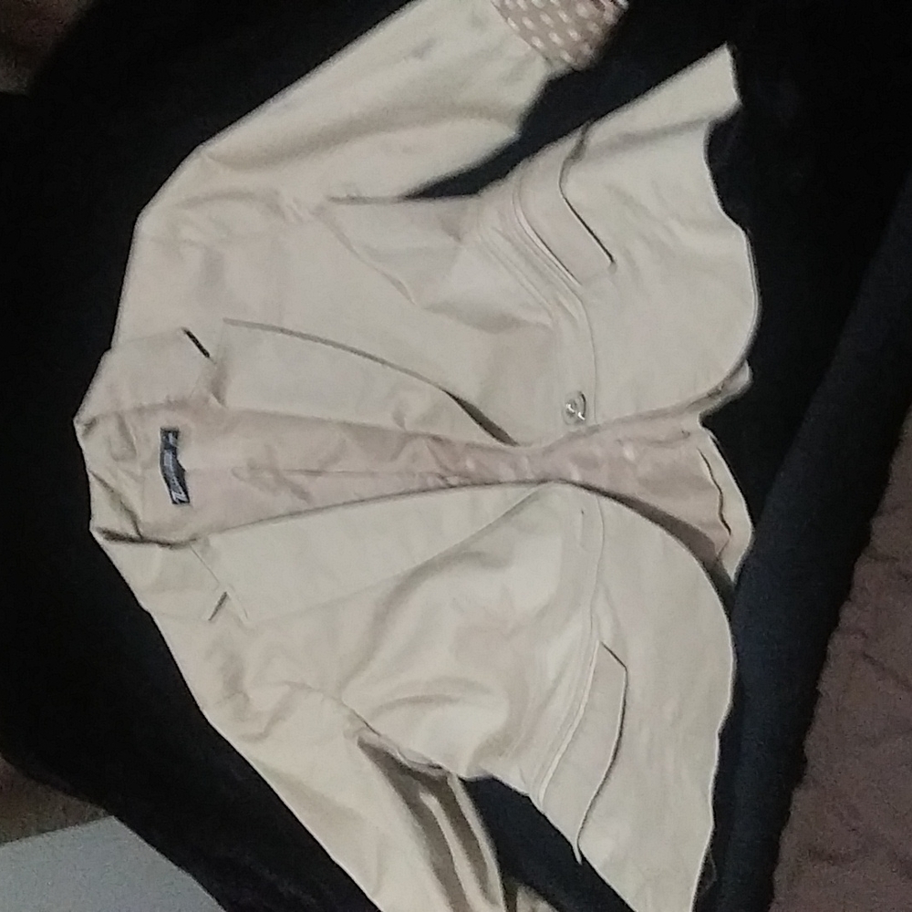Beautiful 7th avenue New York and company jacket.